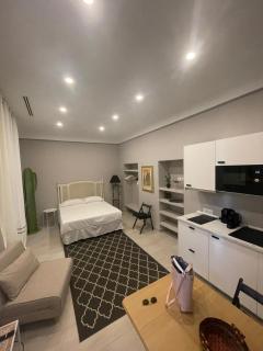 Emily's Luxury Apartments - 6