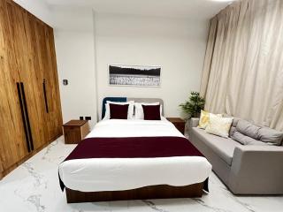 Central Stay Studio Apartment near Cleveland and Abu Dhabi Mall - Abu Dhabi - 9
