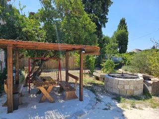 Apartment Antonio, on the seafront with garden - Kaštela - 3