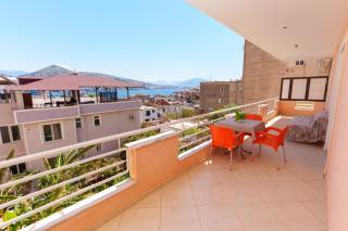 Sarah's Apartments - 5 min walk to Beaches & Boulevard - big balcony! - Saranda - 4