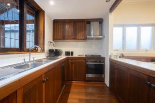 Pet Friendly 2BR Home with Parking and Patio - Perth - 8