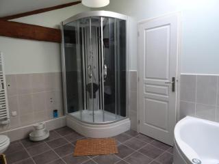 4 Bed-Sleeps 8-Aircon-Garden-Pool-Parking - Nanteuil-en-Vallée - 2
