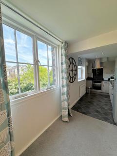 Market Street Apartments 1 King Bed Sleeps 2 - Ulverston - 8