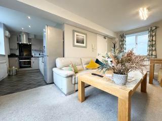 Market Street Apartments 1 King Bed Sleeps 2 - Ulverston - 6
