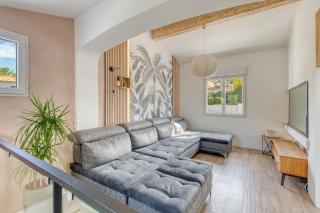 Villa à louer, 6 pièces - Saint-Raphaël 83700 - Saint-Raphaël - 1