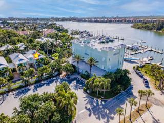 Outriggers 18- Happy Daze - 5