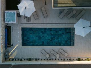 Prestige Villa COMPADRE Luxury Retreat in Mandre, Heated Pool, 4 Bedrooms, Seaside Comfort, NEW! - Mandre - 4