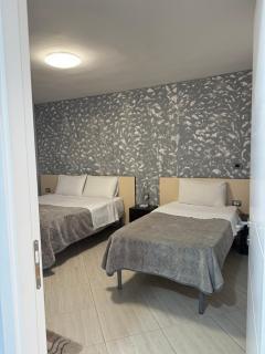 Hotel M&S - Tirana - 7