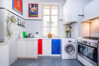 GuestHost - Central Shiny Apartment x3! - Parma - 6