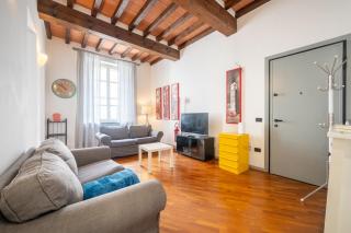 GuestHost - Central Shiny Apartment x3! - Parma - 7