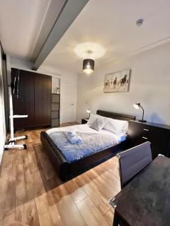2Bed Stratford Apt with Easy Access to Central London, O2, ExCel, Parking Nearby - 3