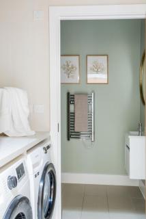 Stylish 3BD Townhouse in Central Winchester - 5