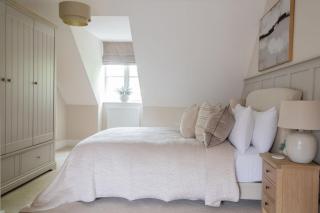 Stylish 3BD Townhouse in Central Winchester - 3