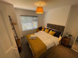 Stylish Coventry Home with Office & Double Beds - 9