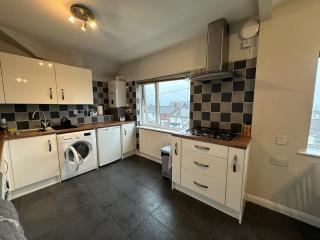 Bright Seaside Apartment with Stunning River Views - New Brighton - 5