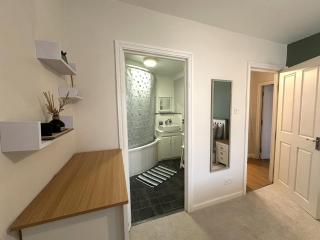Bright Seaside Apartment with Stunning River Views - New Brighton - 4