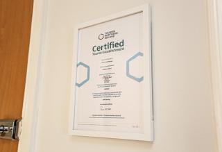 Newly refurbished! Eastside Escape - Conveniently located with fantastic local transport links - 1