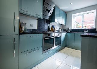 Spacious 4BD Home with Patio garden, BBQ & Parking - Timsbury - 9