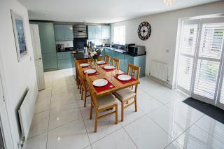 Spacious 4BD Home with Patio garden, BBQ & Parking - Timsbury - 4