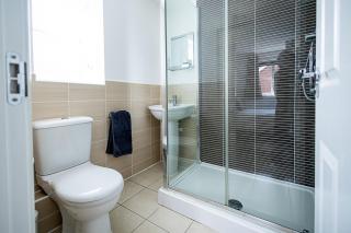 Spacious 4BD Home with Patio garden, BBQ & Parking - Timsbury - 2