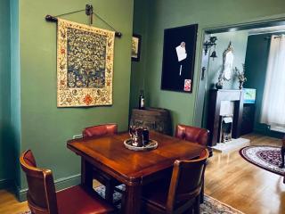 Robin’s Hollow: 2BD Home Near Wrexham AFC - 4