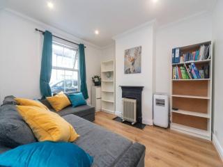 Charming Period Home near Surbiton with Garden - Londen - 4