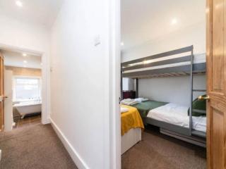 Charming Period Home near Surbiton with Garden - Londen - 2