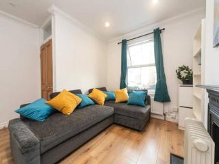Charming Period Home near Surbiton with Garden - Londen - 0