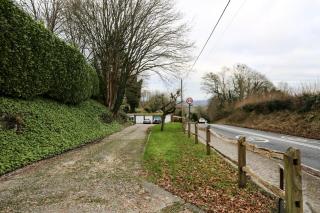 Charming Hilltop Cottage with Panoramic Views - East Worldham - 4