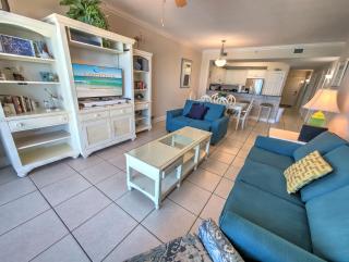 SMP 402 - Large 3 BR Beachfront Condo - Sleeps 10! - 4