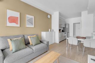 Airy Apartments with Balcony & Garage - Milan - 9