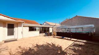 Maison Hirondelles, piscine mer et forêt - 4