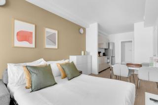 Airy Apartments with Balcony & Garage - Milan - 3