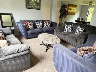 Private Cul-de-Sac Oasis 4BR - Grove City - 9