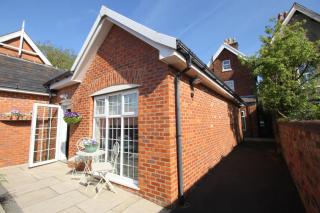 The Bungalow and Studio Apartments - Lytham St Annes - 0