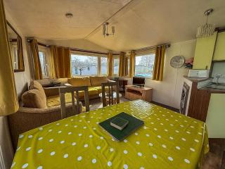 Great 6 Berth Caravan For Hire At Southview Holiday Park Ref 33006M - Skegness - 5