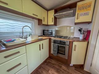 Great 6 Berth Caravan For Hire At Southview Holiday Park Ref 33006M - Skegness - 4