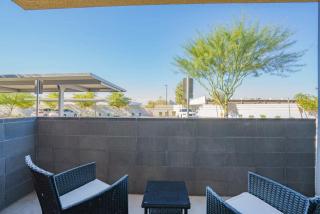 Spacious 2BD - Gym, Pool, Parking, W-D - Sleeps 8 - 6