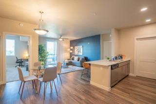 Modern 2BD - Gym, Pool, Parking, W-D - Sleeps 8 - Tempe - 6