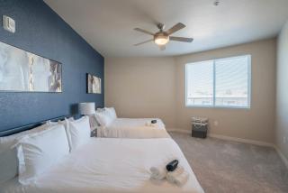 Modern 2BD - Gym, Pool, Parking, W-D - Sleeps 8 - Tempe - 1