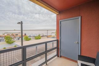 Trendy 2BD Gym Pool Parking WD Sleeps 8 - Tempe - 3