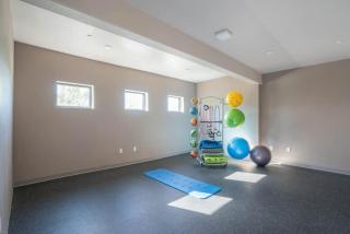 Trendy 2BD Gym Pool Parking WD Sleeps 8 - Tempe - 1