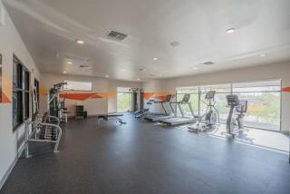 Trendy 2BD Gym Pool Parking WD Sleeps 8 - Tempe - 1