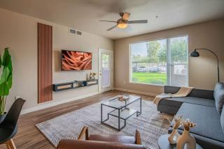 Chic 2BD Pool Gym Parking WD Sleeps8 - Tempe - 4
