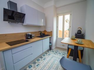 #202-Heart of Vieil Antibes - Place Nationale-High-End Newly Renovated & Furnished Appartment - Antibes - 8