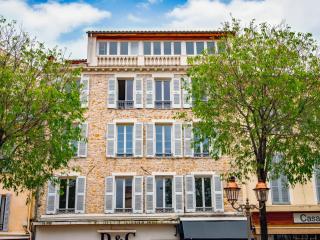 #302-Heart of Vieil Antibes - Place Nationale-High-End Newly Renovated & Furnished Appartment - Antibes - 9