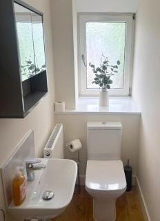 Flaxman Avenue - Lovely 4 bed home, 5 mins drive to York City Centre, Free superfast Wi-fi, Free on-street parking - York - 4