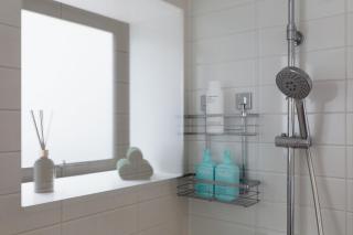 Chic 2BR Apartment - Secure Gated Complex in CBD - Wellington - 1
