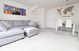 Walk to Liverpool Airport - Luxury Stay with EV Charge - Fast WiFi - Liverpool - 0