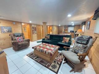 Meadowbrook, a spacious 3-bedroom cabin in Bryson City, NC, perfect for up to 8 guests. - Bryson City - 0